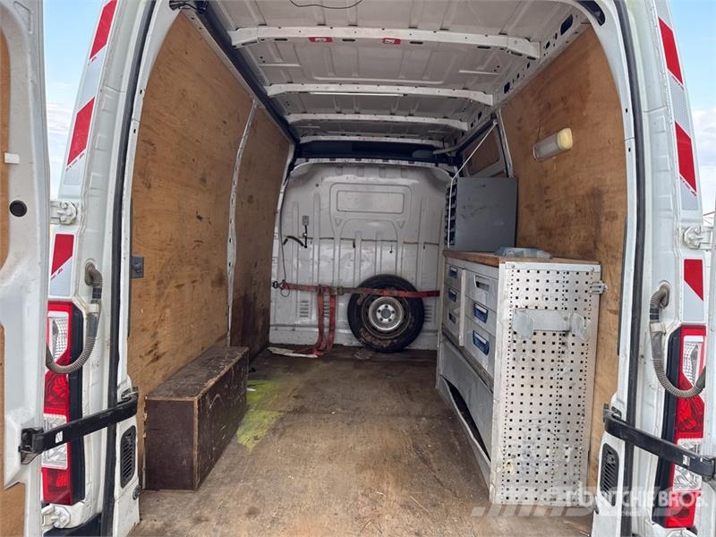 Renault L2H2 TP3 Vehicule Utilitaire Cargo Van Dostavna vozila / kombiji
