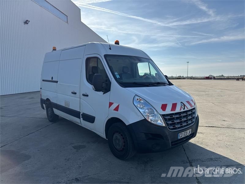 Renault Master شاحنة مقفلة