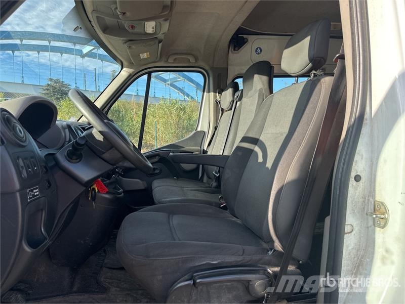 Renault Master 廂式貨物運輸車