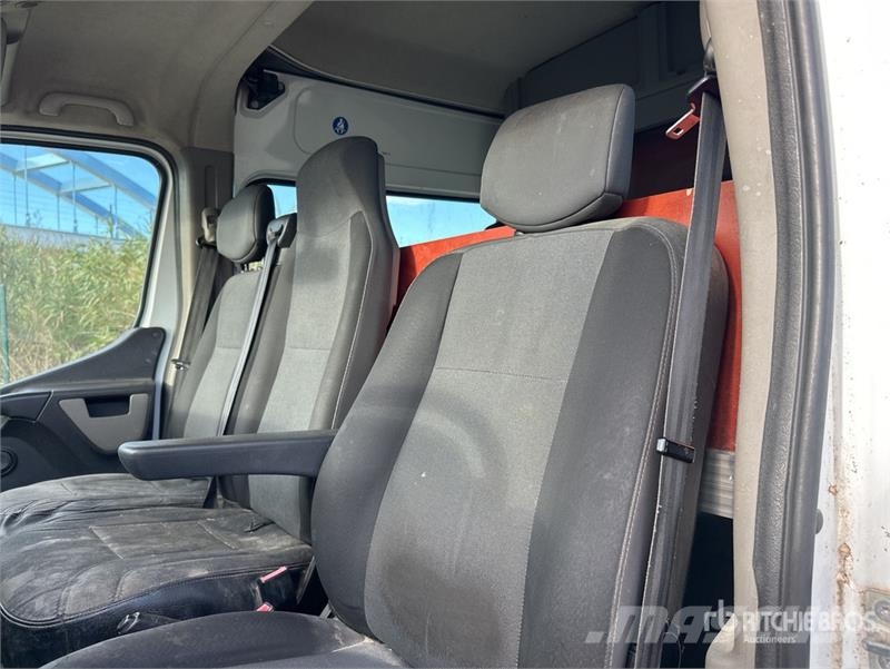 Renault Master 廂式貨物運輸車