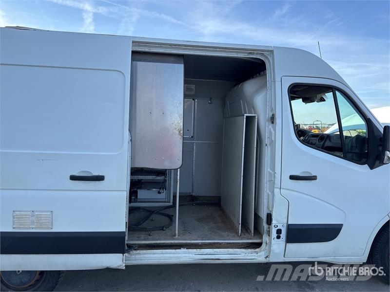 Renault Master شاحنة مقفلة