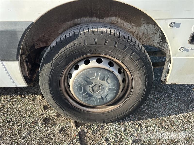 Renault Master 廂式貨物運輸車