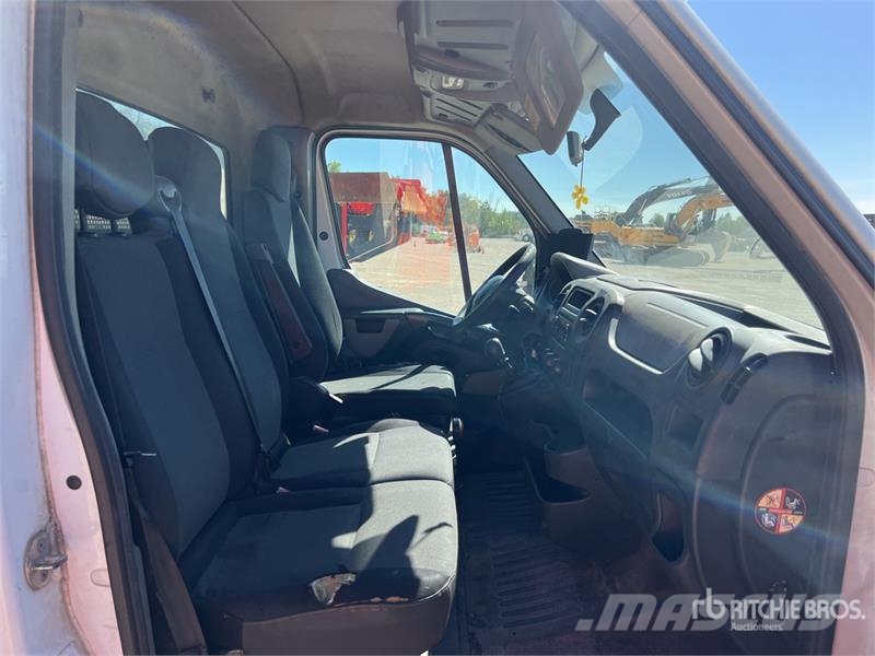 Renault Master 덤프 트럭