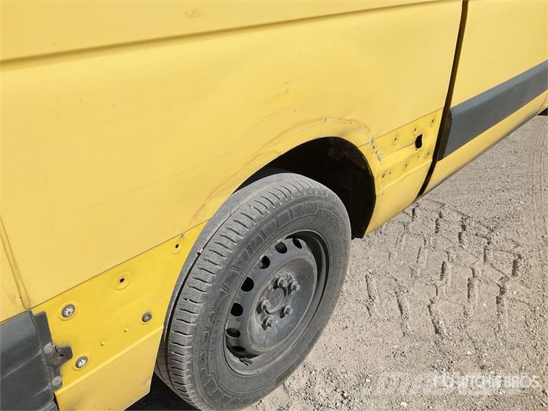 Renault Master شاحنة مقفلة