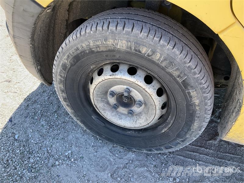 Renault Master شاحنة مقفلة