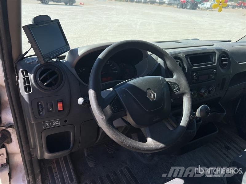 Renault Master 덤프 트럭