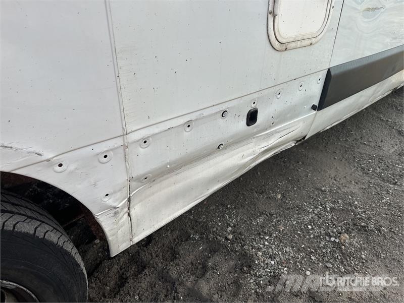 Renault Master 廂式貨物運輸車