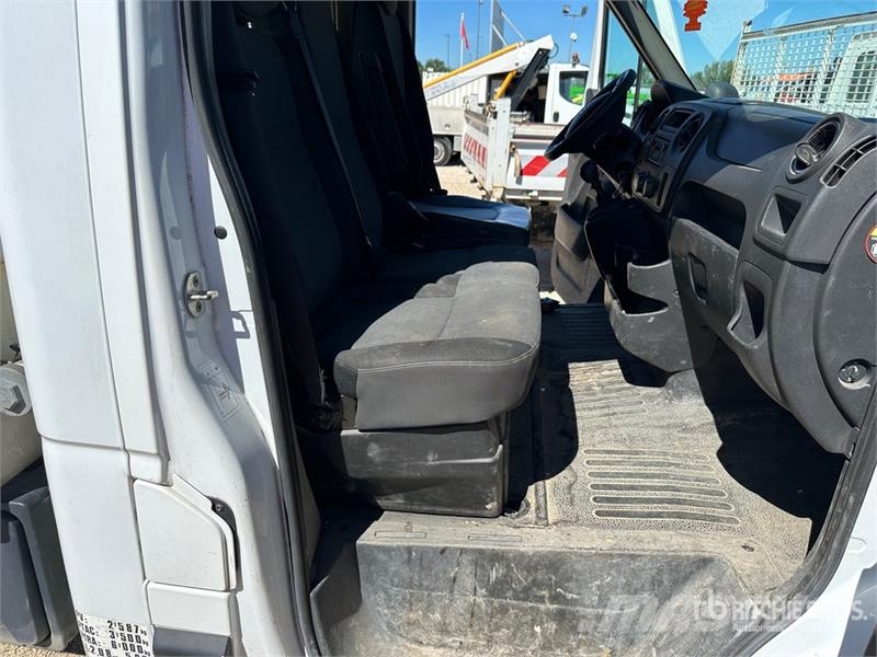Renault Master 덤프 트럭