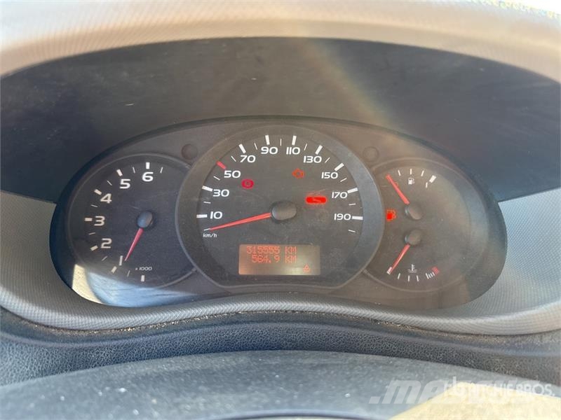 Renault Master شاحنة مقفلة