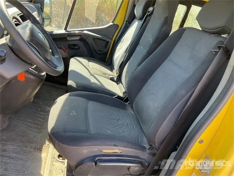 Renault Master شاحنة مقفلة