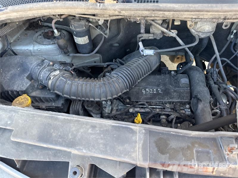 Renault Master شاحنة مقفلة