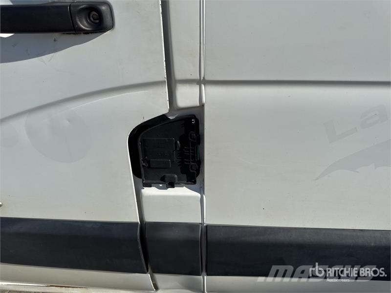 Renault Master شاحنة مقفلة