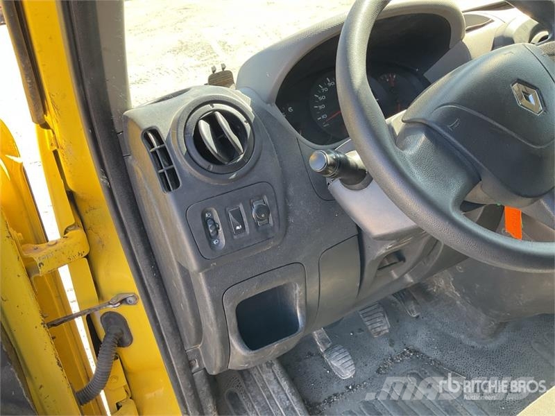 Renault Master شاحنة مقفلة