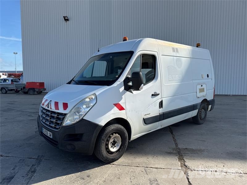 Renault Master شاحنة مقفلة