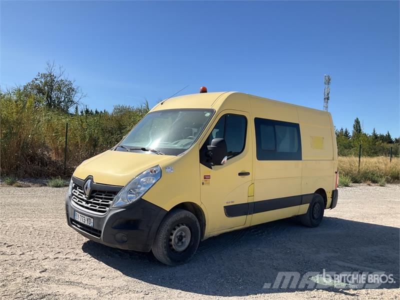 Renault Master شاحنة مقفلة