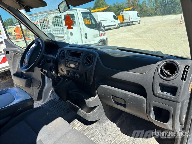 Renault Master 덤프 트럭