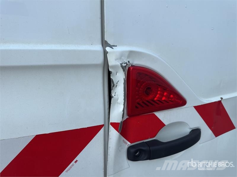 Renault Master شاحنة مقفلة