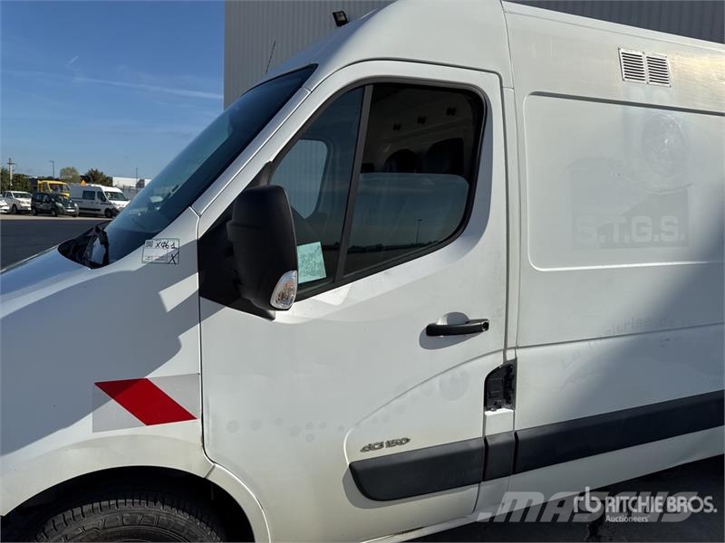 Renault Master شاحنة مقفلة