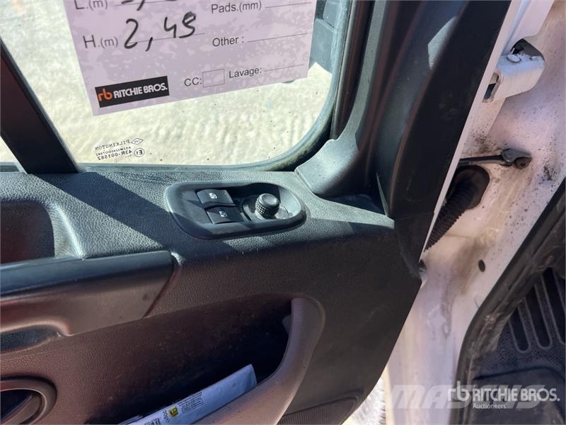 Renault Master 덤프 트럭