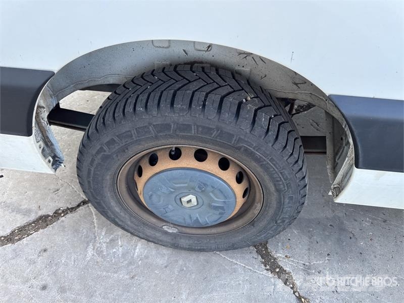 Renault Master شاحنة مقفلة