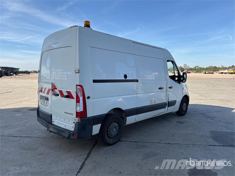 Renault Master شاحنة مقفلة