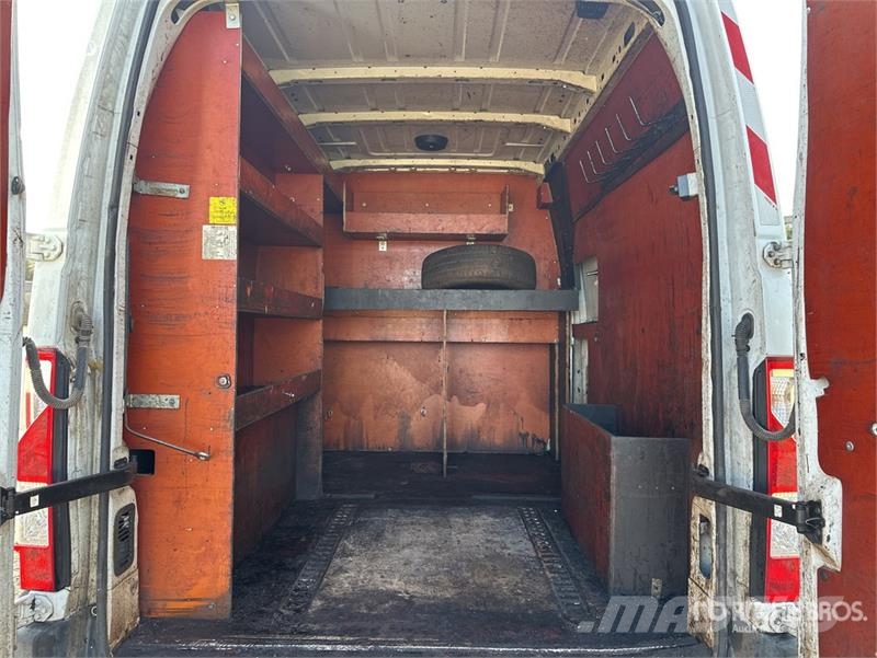 Renault Master 廂式貨物運輸車