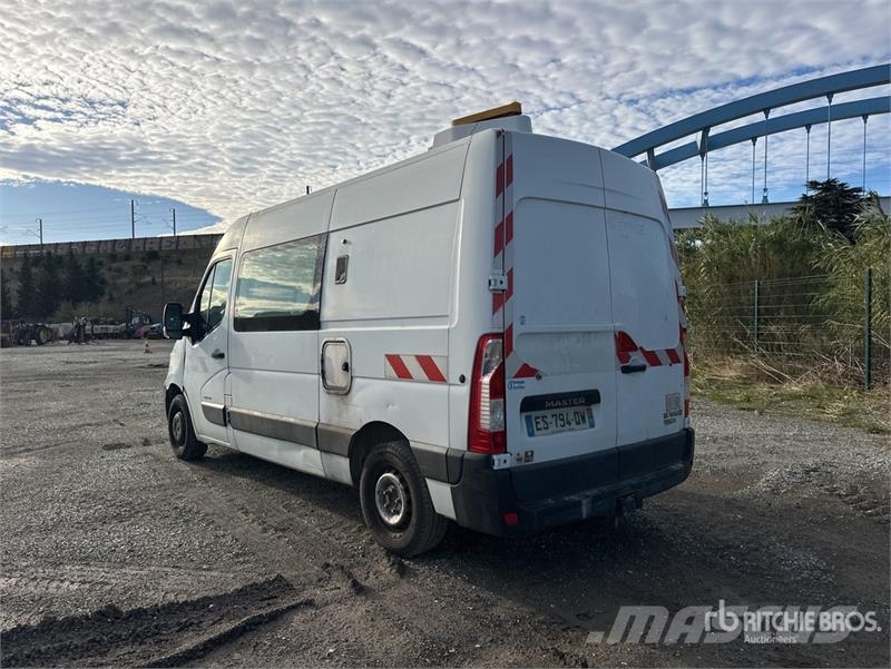 Renault Master 廂式貨物運輸車