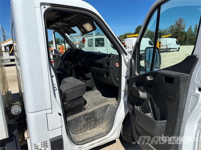 Renault Master 덤프 트럭