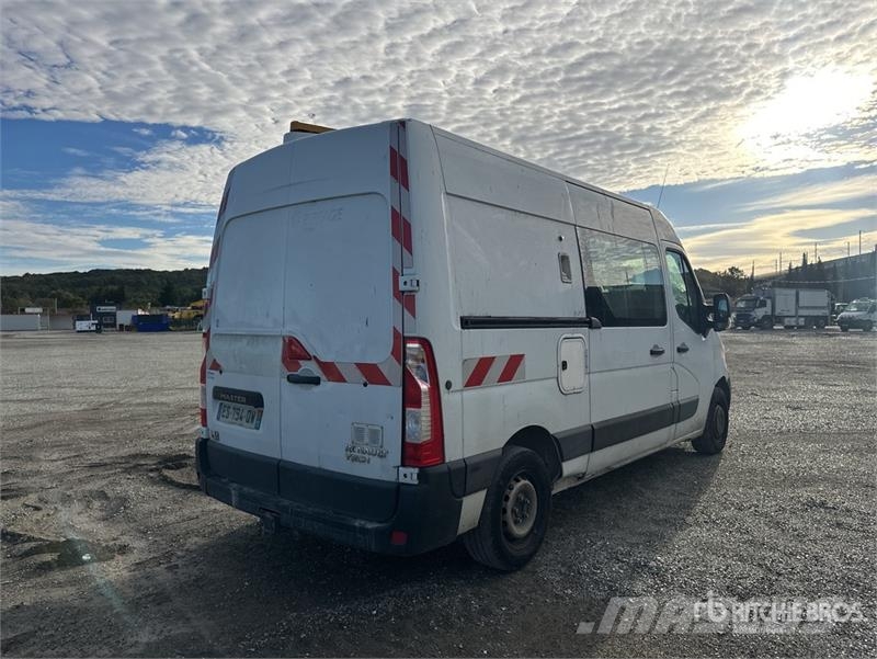 Renault Master 廂式貨物運輸車