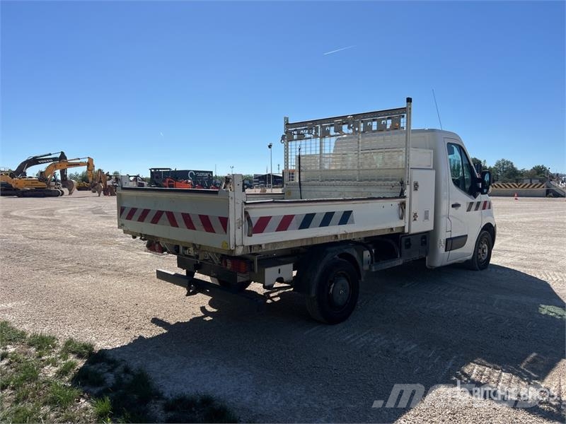Renault Master 덤프 트럭