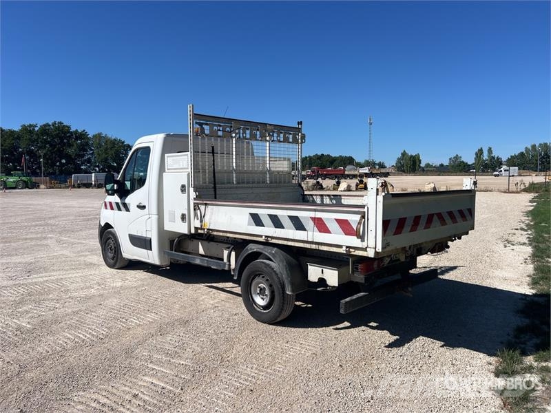 Renault Master 덤프 트럭