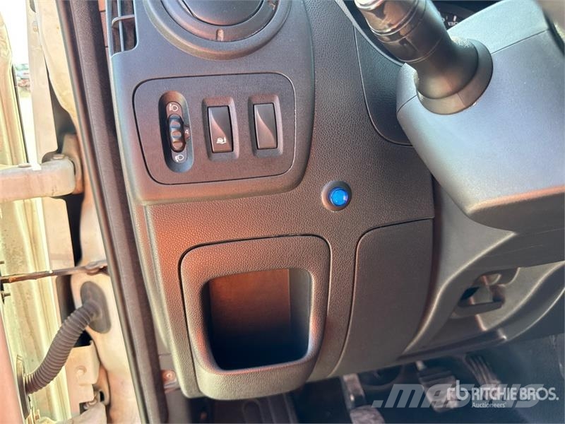 Renault Master Вантажівки-платформи/бокове розвантаження