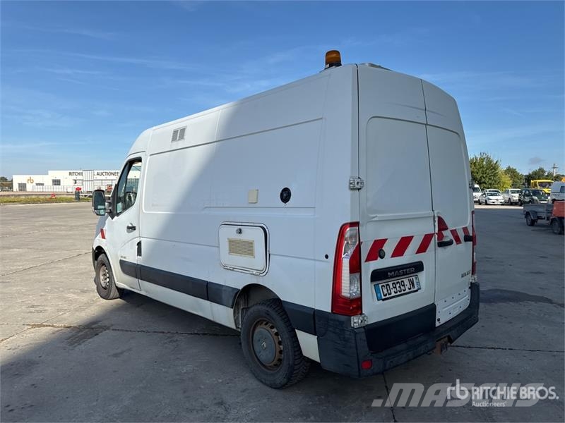 Renault Master شاحنة مقفلة