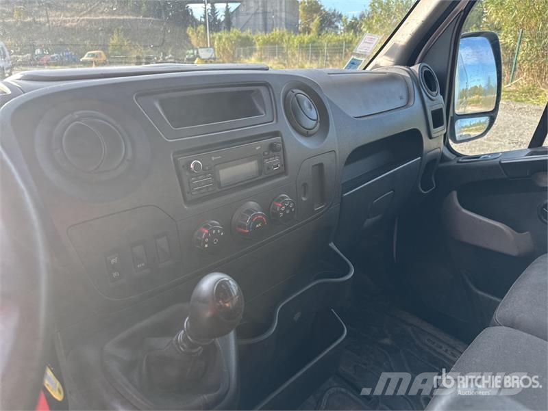 Renault Master 廂式貨物運輸車