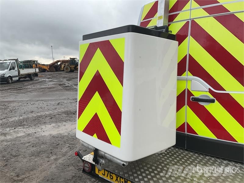 Renault Master 4x2 Bucket Truck w/2023 Versalift VTE-125 1 Truck & Van mounted aerial platforms