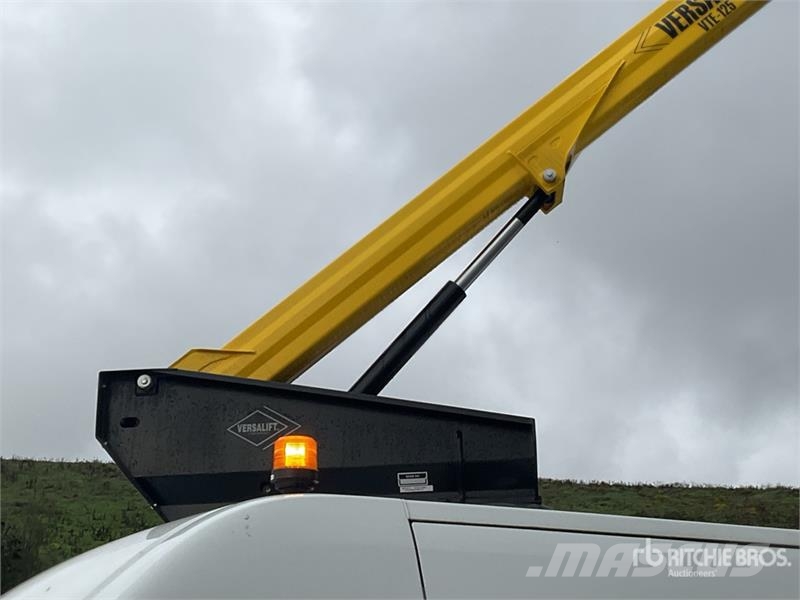 Renault Master 4x2 Bucket Truck w/2023 Versalift VTE-125 1 Truck & Van mounted aerial platforms