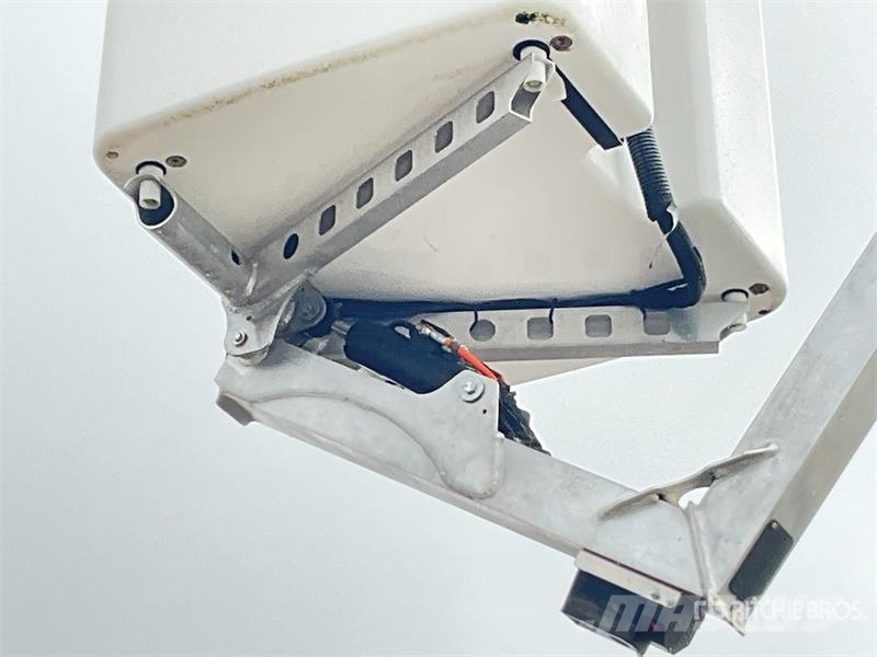 Renault Master 4x2 Bucket Truck w/2023 Versalift VTE-125 1 Truck & Van mounted aerial platforms