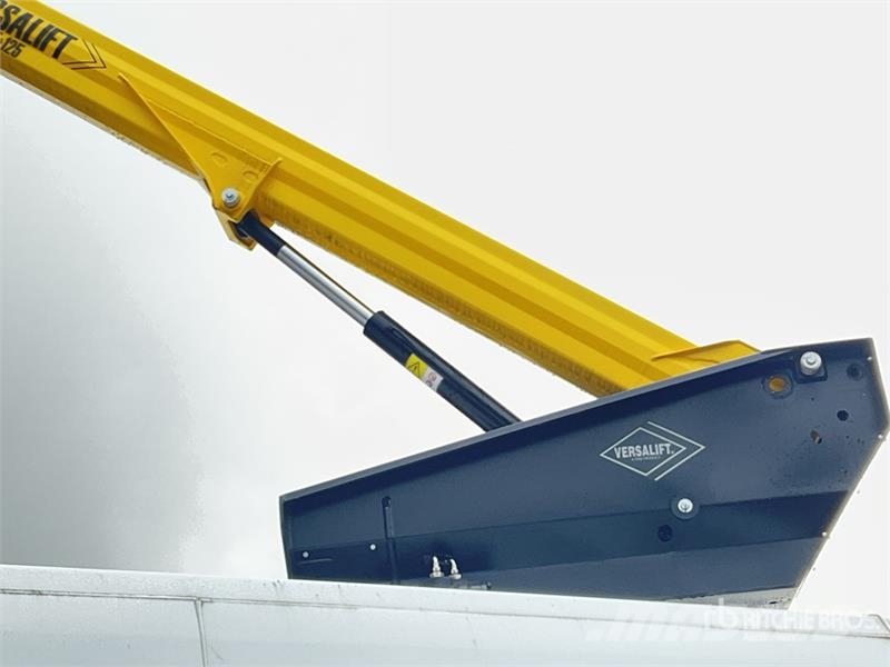 Renault Master 4x2 Bucket Truck w/2023 Versalift VTE-125 1 Truck & Van mounted aerial platforms