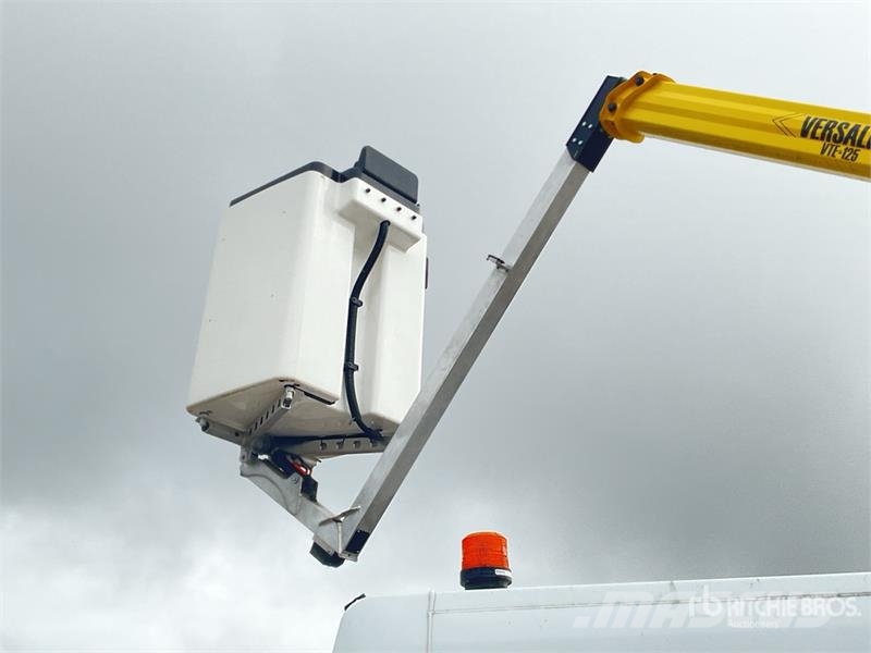 Renault Master 4x2 Bucket Truck w/2023 Versalift VTE-125 1 Truck & Van mounted aerial platforms