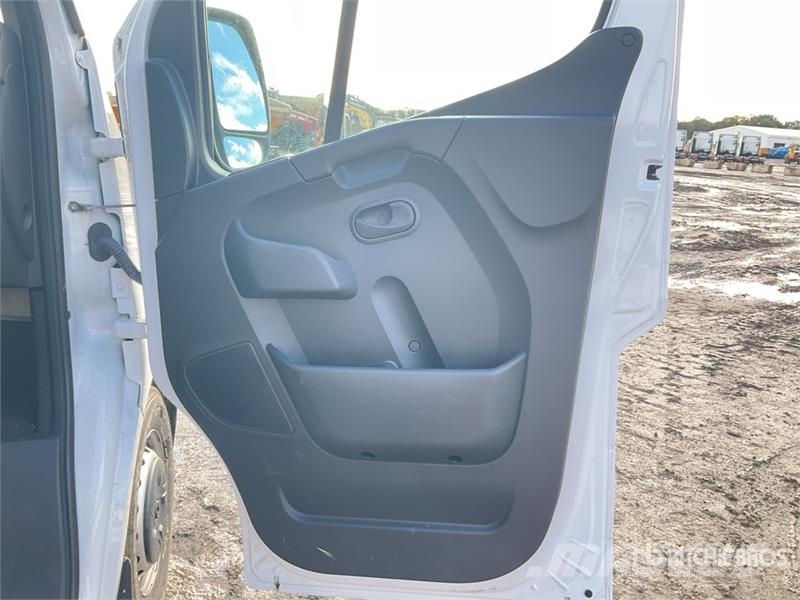 Renault Master 4x2 Bucket Truck (Unused) w/2023 Versalift  المنصات الهوائية المثبتة على شاحنة