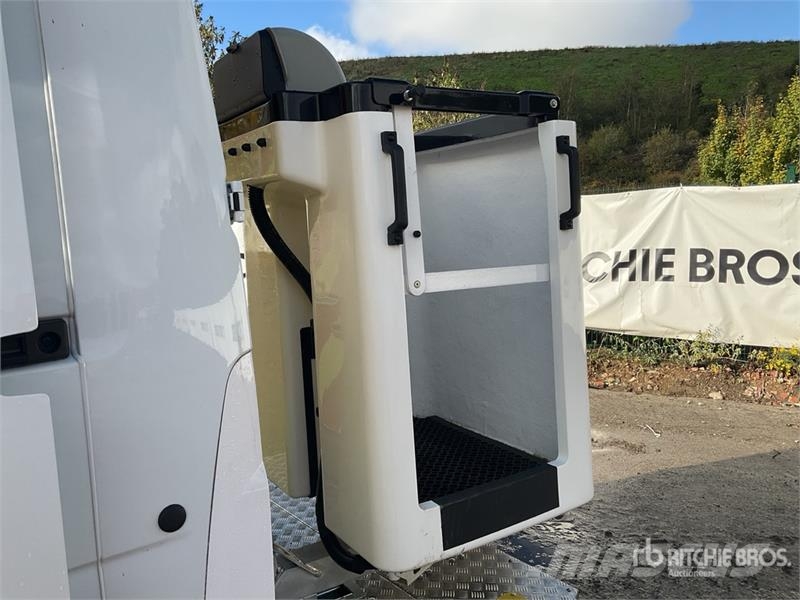Renault Master 4x2 Bucket Truck (Unused) w/2023 Versalift  المنصات الهوائية المثبتة على شاحنة