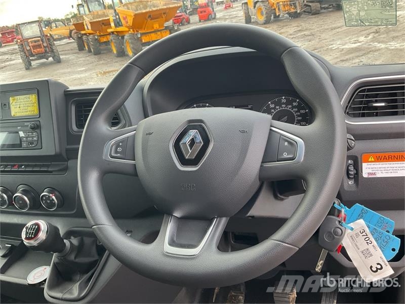 Renault Master 4x2 Bucket Truck w/2023 Versalift VTE-125 1 Truck & Van mounted aerial platforms