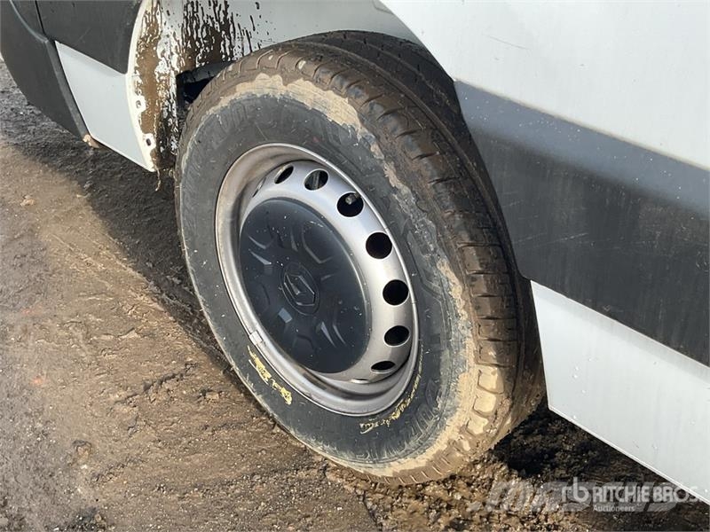 Renault Master 4x2 Bucket Truck (Unused) w/2023 Versalift  المنصات الهوائية المثبتة على شاحنة