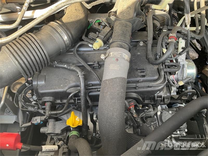 Renault Master 4x2 Bucket Truck (Unused) w/2023 Versalift  المنصات الهوائية المثبتة على شاحنة