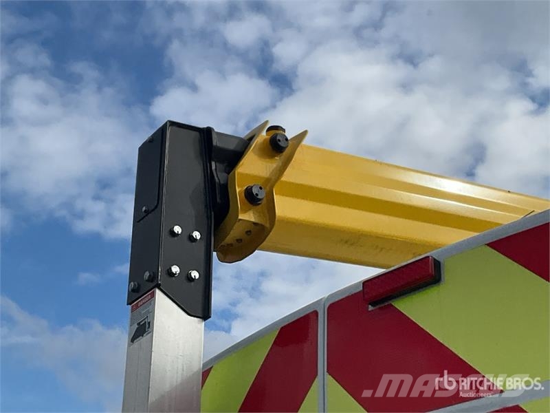 Renault Master 4x2 Bucket Truck (Unused) w/2023 Versalift  المنصات الهوائية المثبتة على شاحنة