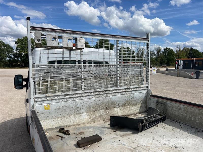 Renault Master Camion Benne Dump Truck (Inoperable) شاحنات قلابة