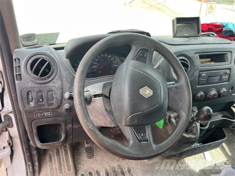 Renault Master Camion Benne Dump Truck (Inoperable) شاحنات قلابة