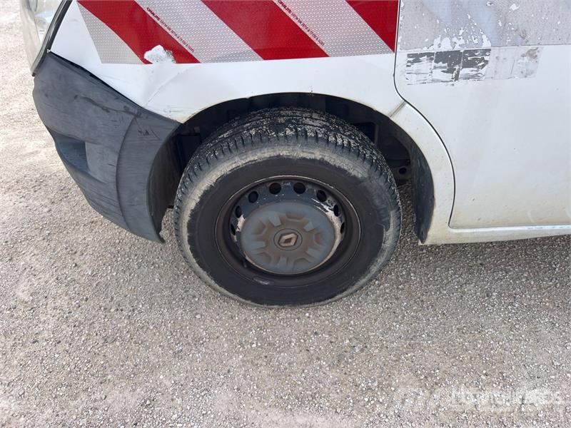 Renault Master Camion Benne Dump Truck (Inoperable) شاحنات قلابة