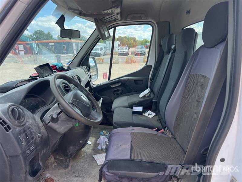 Renault Master Camion Benne Dump Truck (Inoperable) شاحنات قلابة