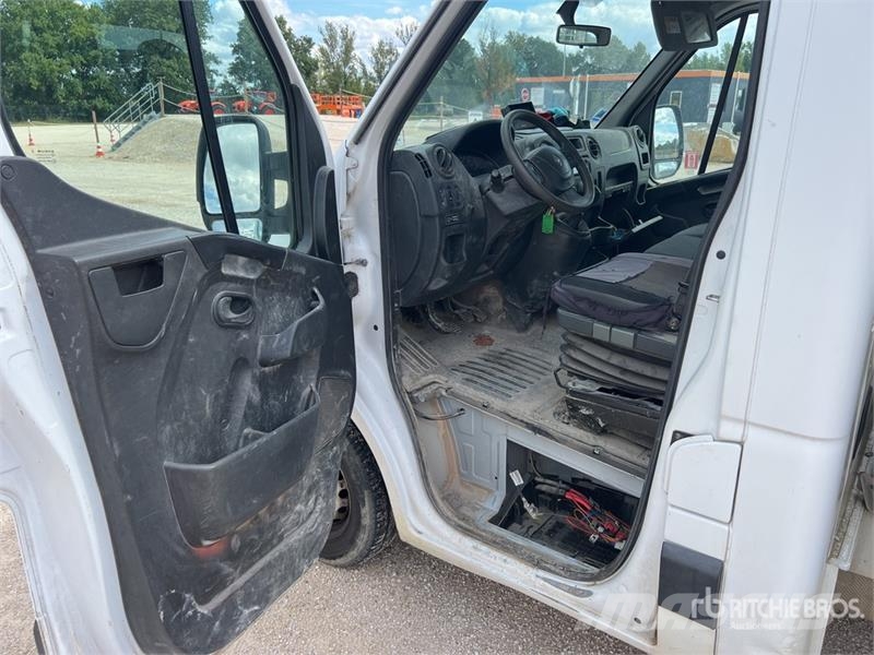 Renault Master Camion Benne Dump Truck (Inoperable) شاحنات قلابة